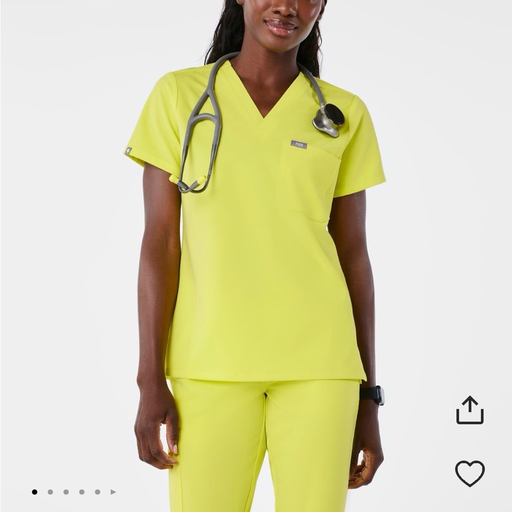 Figs Catarina One Pocket Scrub Top NWT Serving Lime